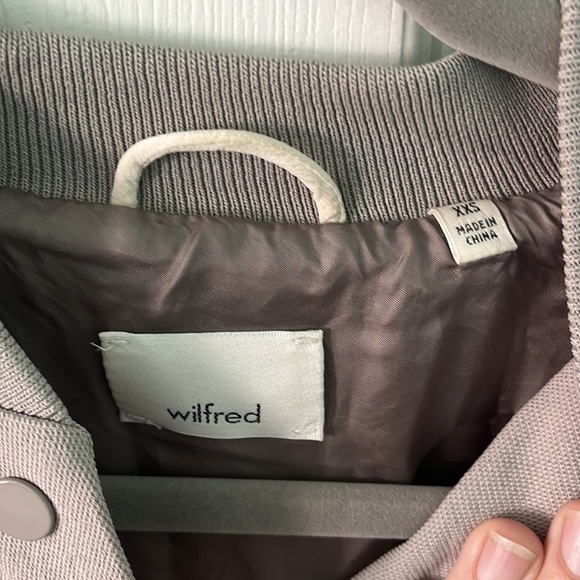 Wilfred - Aritzia - poussin bomber jacket (purple/grey/mauve). - Picture 2 of 11